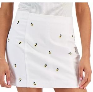 NWT Ladies White Denim Skirt with Embroidered Sunflowers sz M